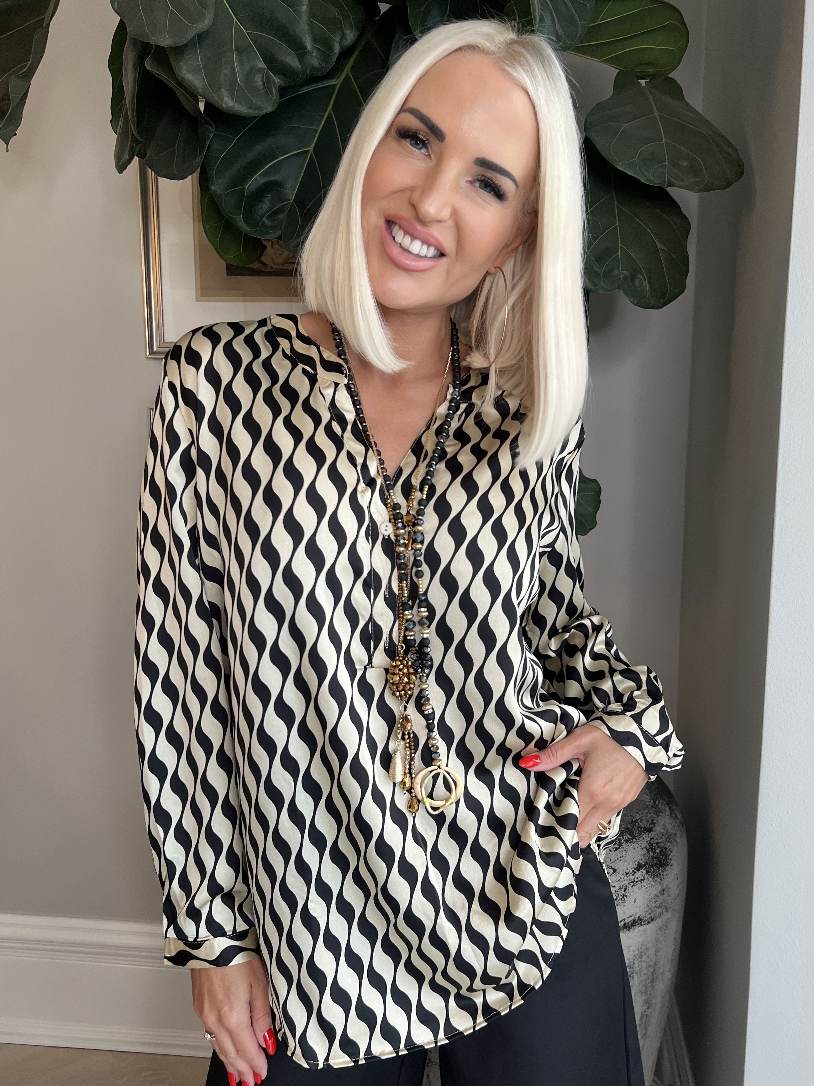 Leona - Flerfarvet mønstret skjorte i silkelook